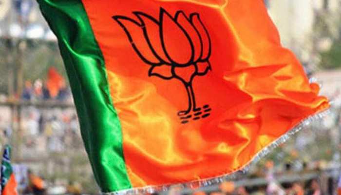 बीजेपी के निशाने पर आए पर राहुल गांधी, कहा- 'सिखों के जख्म पर छिड़क रहे हैं नमक' बीजेपी के निशाने पर आए पर राहुल गांधी, कहा- 'सिखों के जख्म पर छिड़क रहे हैं नमक'