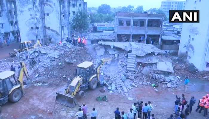 अहमदाबाद में दो इमारतें गिरीं, 4 लोगों को बचाया गया, 5 के दबे होने की आशंका अहमदाबाद में दो इमारतें गिरीं, 4 लोगों को बचाया गया, 5 के दबे होने की आशंका