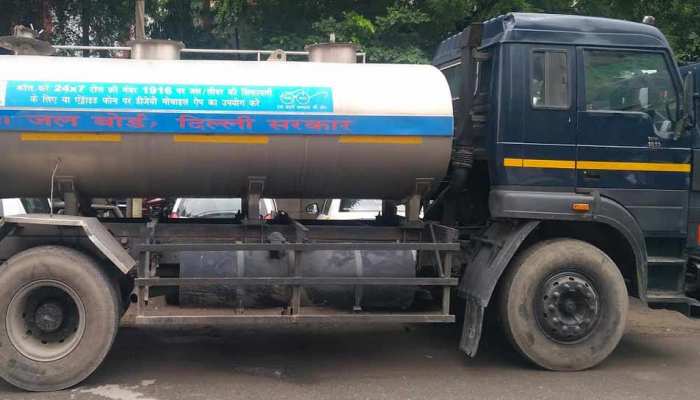 जलबोर्ड के टैंकर की चपेट में आने से दिल्ली के दो स्कूली बच्चों की जान गई जलबोर्ड के टैंकर की चपेट में आने से दिल्ली के दो स्कूली बच्चों की जान गई