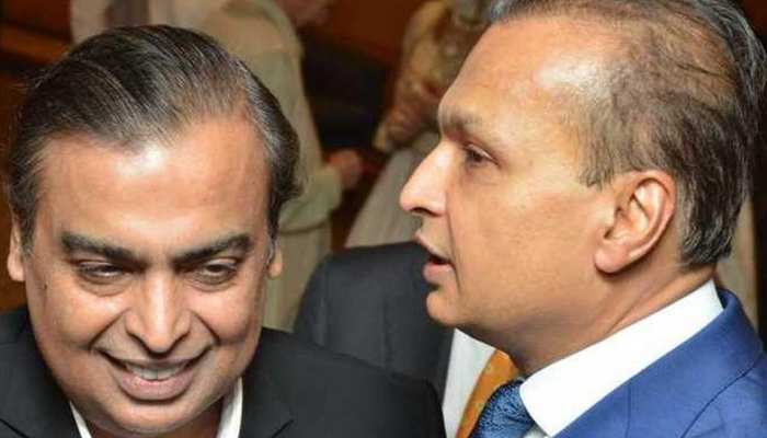 'धीरे-धीरे' छोटे भाई की मदद कर रहे हैं मुकेश अंबानी, ऐसे होगा अनिल अंबानी का फायदा 'धीरे-धीरे' छोटे भाई की मदद कर रहे हैं मुकेश अंबानी, ऐसे होगा अनिल अंबानी का फायदा