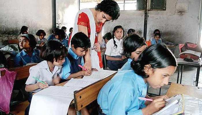 सरकारी टीचर बनने की ख्वाहिश रखने वालों के लिए अच्छी खबर, जल्द होगी 95 हजार से ज्यादा भर्तियां सरकारी टीचर बनने की ख्वाहिश रखने वालों के लिए अच्छी खबर, जल्द होगी 95 हजार से ज्यादा भर्तियां
