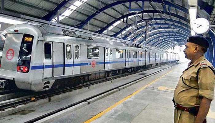 सरपट दौड़ने वाली दिल्ली की ब्लू लाइन मेट्रो की रफ्तार आज पड़ जाएगी धीमी, यह है कारण सरपट दौड़ने वाली दिल्ली की ब्लू लाइन मेट्रो की रफ्तार आज पड़ जाएगी धीमी, यह है कारण