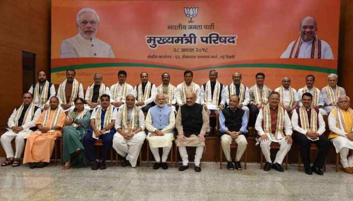 LIVE: बीजेपी शासित राज्यों के 15 CM के साथ पीएम मोदी और शाह का 'महामंथन' LIVE: बीजेपी शासित राज्यों के 15 CM के साथ पीएम मोदी और शाह का 'महामंथन'