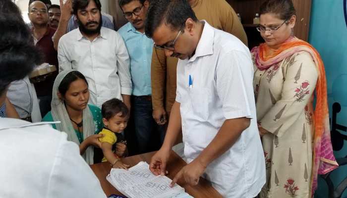 मुख्यमंत्री अरविंद केजरीवाल ने किया मोहल्ला क्लीनिक का औचक निरीक्षण, अधिकारियों की जम कर लगाई क्लास मुख्यमंत्री अरविंद केजरीवाल ने किया मोहल्ला क्लीनिक का औचक निरीक्षण, अधिकारियों की जम कर लगाई क्लास