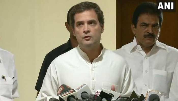 केरल दौरे पर पहुंचे राहुल गांधी बोले, 'मैं मदद करने आया हूं, राजनीति नहीं' केरल दौरे पर पहुंचे राहुल गांधी बोले, 'मैं मदद करने आया हूं, राजनीति नहीं'