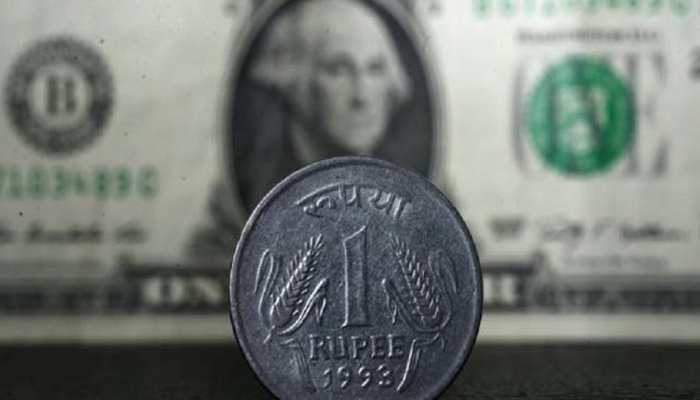 इतिहास में पहली बार रुपया 70.50/$ तक गिरा, आम आदमी के लिए ये 4 'खतरे' इतिहास में पहली बार रुपया 70.50/$ तक गिरा, आम आदमी के लिए ये 4 'खतरे'