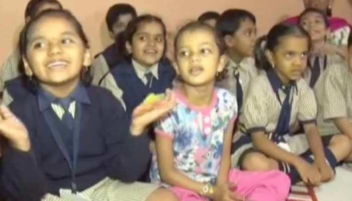 Good News: हार्ट ऑपरेशन के बाद बच्ची को अकेला ना हो महसूस इसलिए घर पहुंचा पूरा स्कूल Good News: हार्ट ऑपरेशन के बाद बच्ची को अकेला ना हो महसूस इसलिए घर पहुंचा पूरा स्कूल