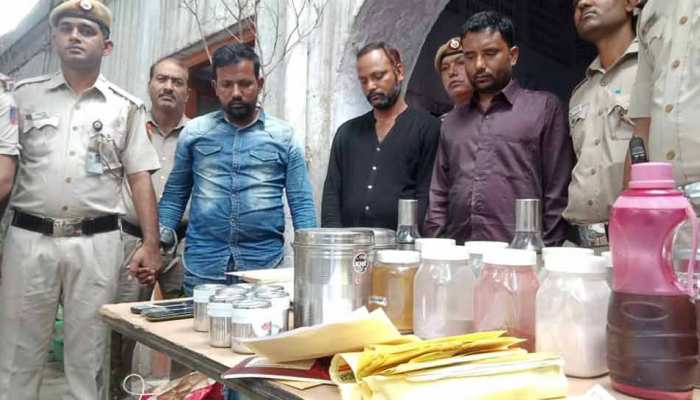 दिल्ली: गंभीर बीमारियों का इलाज करने के नाम पर करता था ठगा, 3 गिरफ्तार दिल्ली: गंभीर बीमारियों का इलाज करने के नाम पर करता था ठगा, 3 गिरफ्तार