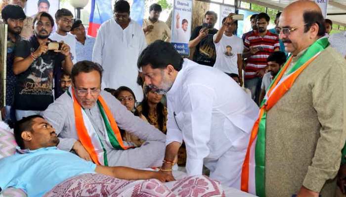 हार्दिक पटेल के अनशन का सातवां दिन, अब पानी भी बंद किया हार्दिक पटेल के अनशन का सातवां दिन, अब पानी भी बंद किया