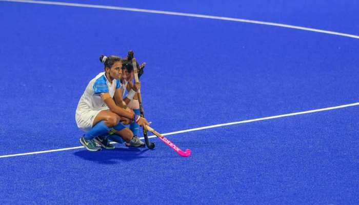 Asian Games 2018: महिला हॉकी टीम गोल्ड से चूकी, 20 साल बाद मिला सिल्वर Asian Games 2018: महिला हॉकी टीम गोल्ड से चूकी, 20 साल बाद मिला सिल्वर