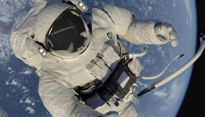 ISRO के चेयरमैन बोले, 'मानव मिशन के लिए स्पेस सूट बनाना सबसे बड़ी चुनौती' ISRO के चेयरमैन बोले, 'मानव मिशन के लिए स्पेस सूट बनाना सबसे बड़ी चुनौती'