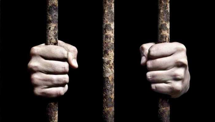 मोबाइल चोरी के इल्जाम में शख्स ने 17 साल काटी जेल की सजा, बाद में निकला निर्दोष मोबाइल चोरी के इल्जाम में शख्स ने 17 साल काटी जेल की सजा, बाद में निकला निर्दोष