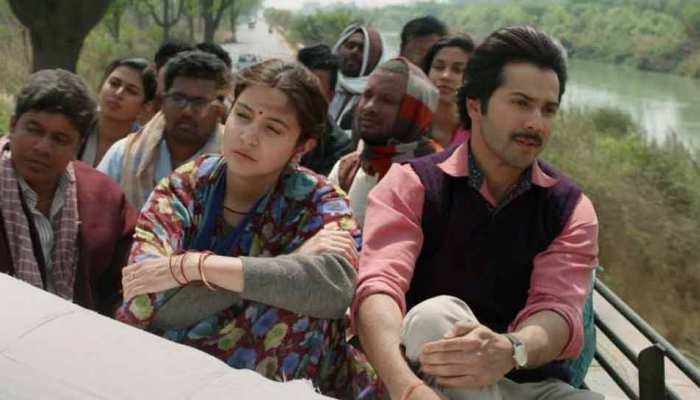वरुण और अनुष्का ने बस की छत पर की यात्रा! वरुण और अनुष्का ने बस की छत पर की यात्रा!