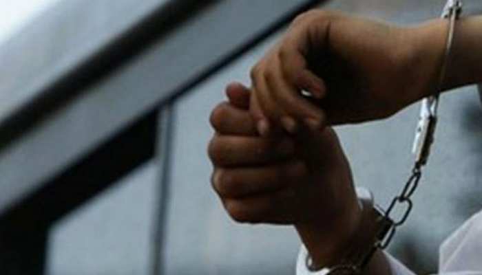 तमिलनाडुः महिला ने लगाए 'फासीवाद बीजेपी हाय-हाय' के नारे, गिरफ्तार तमिलनाडुः महिला ने लगाए 'फासीवाद बीजेपी हाय-हाय' के नारे, गिरफ्तार