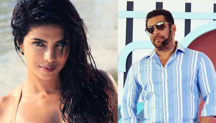 सलमान खान नहीं आए बाज, 'Bigg Boss' के सेट पर भी यूं ली प्रियंका चोपड़ा पर चुटकी सलमान खान नहीं आए बाज, 'Bigg Boss' के सेट पर भी यूं ली प्रियंका चोपड़ा पर चुटकी