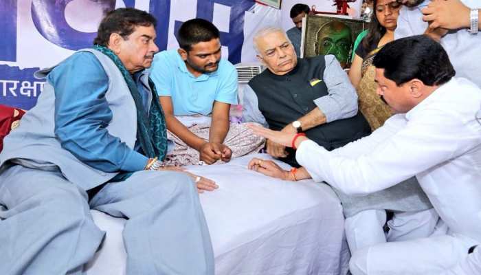 यशवंत सिन्हा ने कहा, हार्दिक पटेल की लड़ाई को देशभर में ले जाने की जरूरत यशवंत सिन्हा ने कहा, हार्दिक पटेल की लड़ाई को देशभर में ले जाने की जरूरत