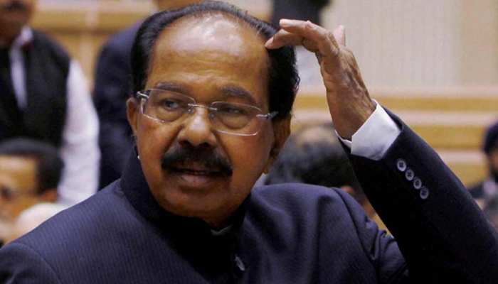 वीरप्पा मोइली ने पीएम पर साधा निशाना, राफेल विमान सौदे को बताया सबसे बड़ा घोटाला वीरप्पा मोइली ने पीएम पर साधा निशाना, राफेल विमान सौदे को बताया सबसे बड़ा घोटाला