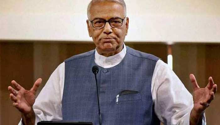 मोदी सरकार के पास कोई टीम नहीं, यह दो लोगों की सरकार है : यशवंत सिन्हा मोदी सरकार के पास कोई टीम नहीं, यह दो लोगों की सरकार है : यशवंत सिन्हा