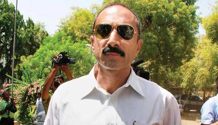 बर्खास्त IPS अफसर संजीव भट्ट गिरफ्तार, इस मामले में वकीलों ने की थी 1 साल तक हड़ताल बर्खास्त IPS अफसर संजीव भट्ट गिरफ्तार, इस मामले में वकीलों ने की थी 1 साल तक हड़ताल