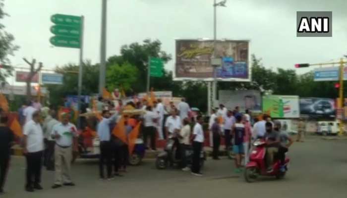 LIVE: SC/ST एक्ट के विरोध में बंद को मध्यप्रदेश सहित बिहार, राजस्थान और महाराष्ट्र में मिला समर्थन LIVE: SC/ST एक्ट के विरोध में बंद को मध्यप्रदेश सहित बिहार, राजस्थान और महाराष्ट्र में मिला समर्थन