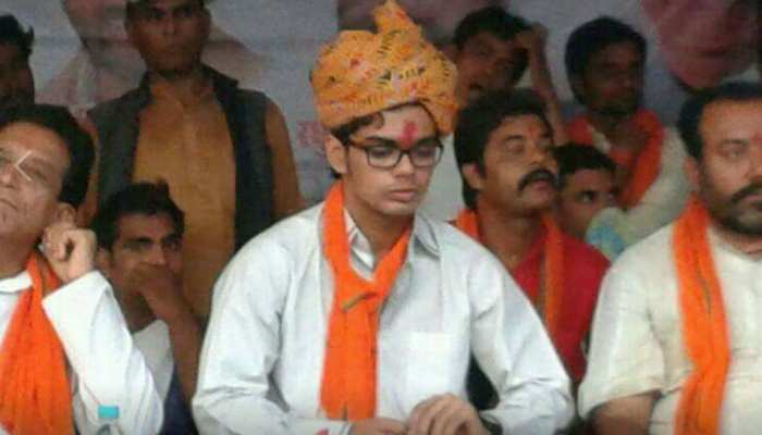 मध्य प्रदेशः CM शिवराज के बेटे ने 'भारत बंद' पर दुकान बंद कर दिया सांकेतिक समर्थन मध्य प्रदेशः CM शिवराज के बेटे ने 'भारत बंद' पर दुकान बंद कर दिया सांकेतिक समर्थन