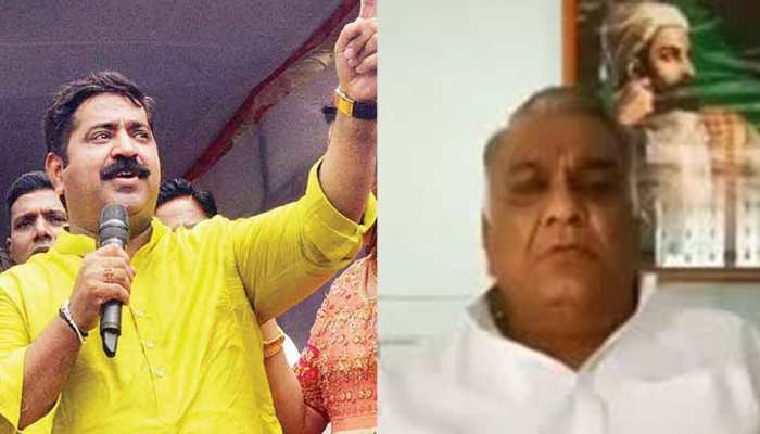 कांग्रेस नेता का विवादित ऐलान, बोले- इस BJP लीडर की जीभ काटकर लाने वाले को देंगे 5 लाख का ईनाम कांग्रेस नेता का विवादित ऐलान, बोले- इस BJP लीडर की जीभ काटकर लाने वाले को देंगे 5 लाख का ईनाम