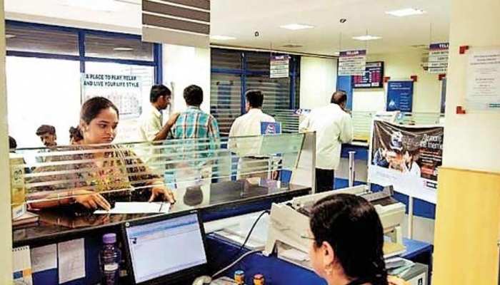 SBI ने ग्राहकों को फिर भेजा अलर्ट, इग्नोर करने पर बंद हो जाएगा ट्रांजेक्शन SBI ने ग्राहकों को फिर भेजा अलर्ट, इग्नोर करने पर बंद हो जाएगा ट्रांजेक्शन