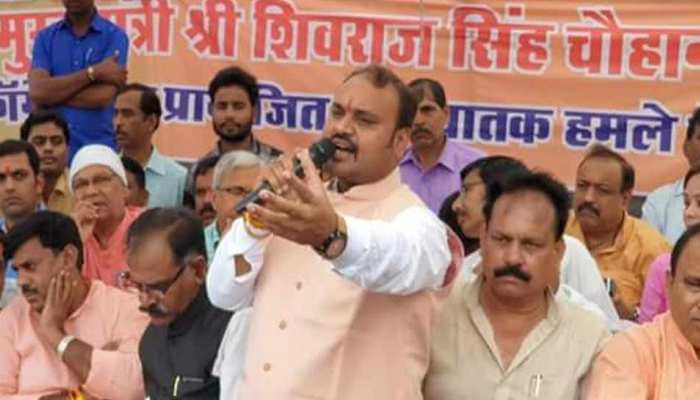 BJYM प्रदेश अध्यक्ष के बिगड़े बोल, बोले-'कांग्रेस नेताओं पर हमला करने में लगेंगे 5 मिनट' BJYM प्रदेश अध्यक्ष के बिगड़े बोल, बोले-'कांग्रेस नेताओं पर हमला करने में लगेंगे 5 मिनट'