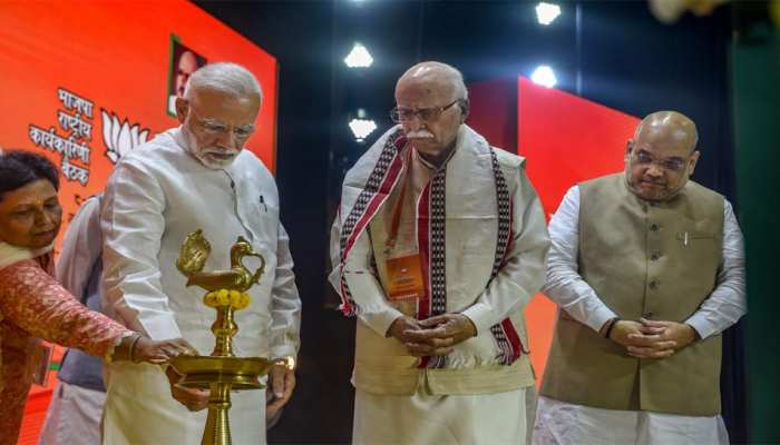 बीजेपी 'मेकिंग इंडिया' में लगी है तो कांग्रेस 'ब्रेकिंग इंडिया' में जुटी : अमित शाह बीजेपी 'मेकिंग इंडिया' में लगी है तो कांग्रेस 'ब्रेकिंग इंडिया' में जुटी : अमित शाह