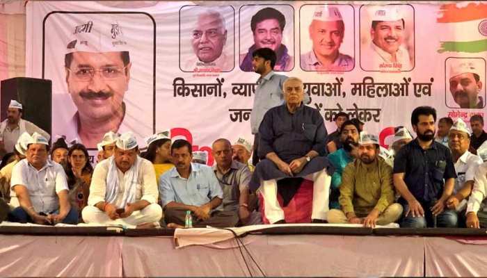 दिल्ली के सीएम केजरीवाल ने बीजेपी के बागी यशवंत सिन्हा से की चुनाव लड़ने की अपील दिल्ली के सीएम केजरीवाल ने बीजेपी के बागी यशवंत सिन्हा से की चुनाव लड़ने की अपील