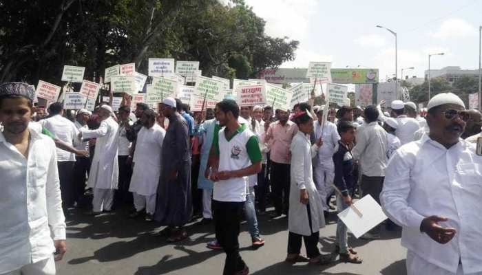 मराठा आरक्षण के बाद अब महाराष्ट्र में उठी मुस्लिम आरक्षण की मांग, सड़क पर उतरे लोग मराठा आरक्षण के बाद अब महाराष्ट्र में उठी मुस्लिम आरक्षण की मांग, सड़क पर उतरे लोग