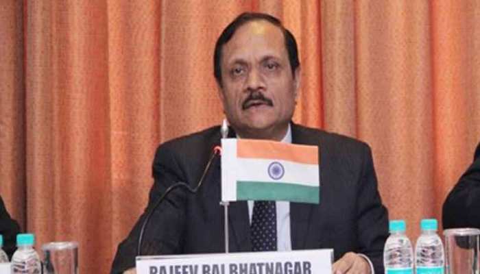 कश्मीर में घट गई है आतंकियों की ‘उम्र’, जानिए सीआरपीएफ डीजी का 'कश्मीर प्लान' कश्मीर में घट गई है आतंकियों की ‘उम्र’, जानिए सीआरपीएफ डीजी का 'कश्मीर प्लान'