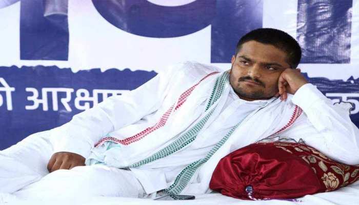 अस्पताल से छुट्टी मिलने के बाद हार्दिक पटेल ने कहा, 'घर से जारी रखूंगा भूख हड़ताल' अस्पताल से छुट्टी मिलने के बाद हार्दिक पटेल ने कहा, 'घर से जारी रखूंगा भूख हड़ताल'