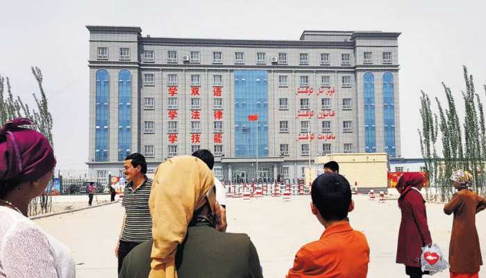 चीन में मुसलमानों को 'देशभक्त' और 'वफादार' बनाने के लिए सरकार ने खोले ट्रेनिंग कैंप चीन में मुसलमानों को 'देशभक्त' और 'वफादार' बनाने के लिए सरकार ने खोले ट्रेनिंग कैंप