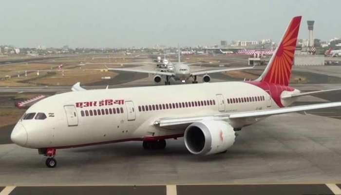 Air India की विमान सेवा में आई कमी, 27 में 21 ड्रीमलाइनर ही भर रहे हैं उड़ान Air India की विमान सेवा में आई कमी, 27 में 21 ड्रीमलाइनर ही भर रहे हैं उड़ान