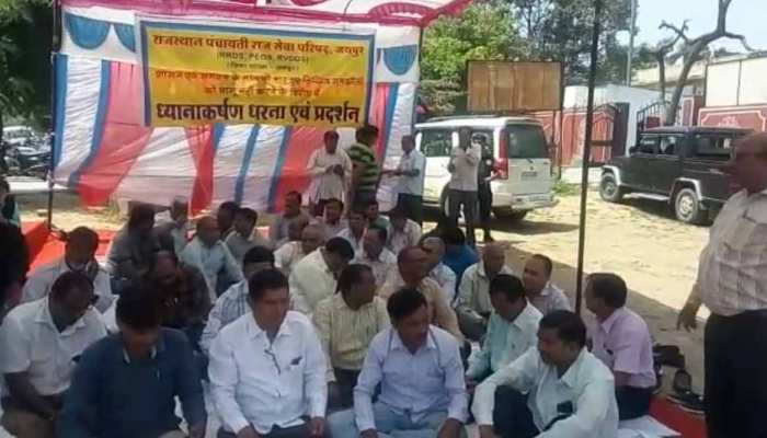 चुनावी साल में ग्राम पंचायतों पर तालाबंदी, 9891 पंचायतों में काम ठप! चुनावी साल में ग्राम पंचायतों पर तालाबंदी, 9891 पंचायतों में काम ठप!