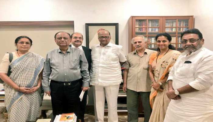 पूर्व केंद्रीय मंत्री अरुण शौरी ने की शरद पवार से मुलाकात, देश के राजनीतिक हालात पर की चर्चा पूर्व केंद्रीय मंत्री अरुण शौरी ने की शरद पवार से मुलाकात, देश के राजनीतिक हालात पर की चर्चा