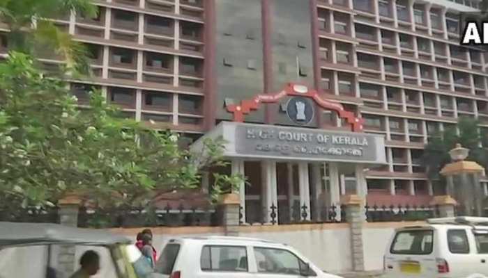 नन रेप केस: पीड़िता के वकील ने HC को बताया, आरोपी ने मामले को दबाने को लिए दिया था पैसों की लालच नन रेप केस: पीड़िता के वकील ने HC को बताया, आरोपी ने मामले को दबाने को लिए दिया था पैसों की लालच