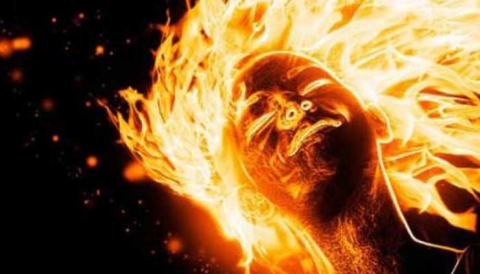 घरेलू विवाद में युवक ने पिता और दो बहनों को जिंदा जलाया, स्थिति नाजुक घरेलू विवाद में युवक ने पिता और दो बहनों को जिंदा जलाया, स्थिति नाजुक
