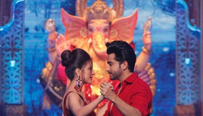 बप्पा के स्वागत में जमकर नाचे प्रीता-करन, 'कुंडली भाग्य' में गणेश उत्सव की धूम बप्पा के स्वागत में जमकर नाचे प्रीता-करन, 'कुंडली भाग्य' में गणेश उत्सव की धूम