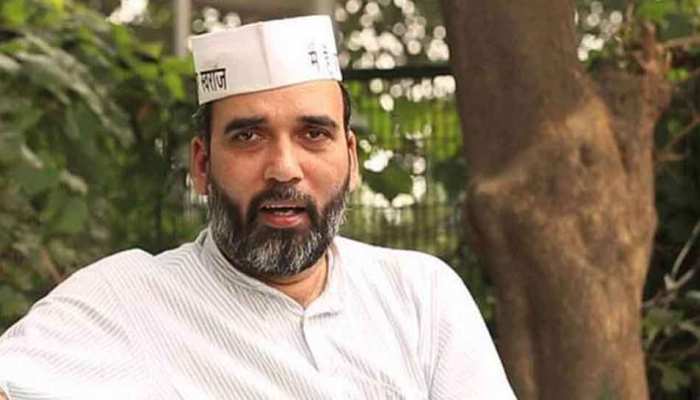 DUSU चुनाव में EVM की गड़बड़ी ने खड़े किए निष्पक्ष चुनाव के दावों पर सवाल : AAP DUSU चुनाव में EVM की गड़बड़ी ने खड़े किए निष्पक्ष चुनाव के दावों पर सवाल : AAP
