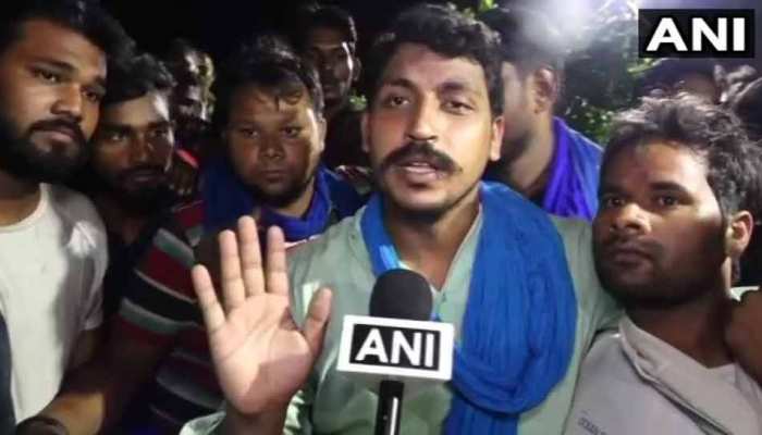 जेल से देर रात रिहा हुआ भीम आर्मी का चीफ चंद्रशेखर 'रावण', कहा- 'अब सरकार से सीधे लड़ेंगे लड़ाई' जेल से देर रात रिहा हुआ भीम आर्मी का चीफ चंद्रशेखर 'रावण', कहा- 'अब सरकार से सीधे लड़ेंगे लड़ाई'