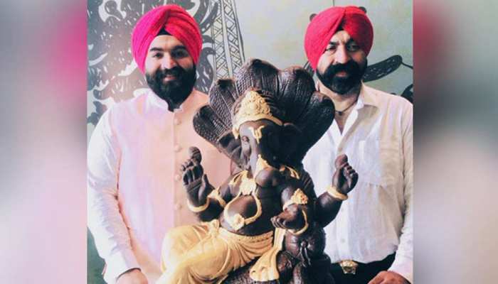 बप्पा की इस मूर्ति को देख ललचा जाएगा आपका मन, यकीन न हो तो देख लो... बप्पा की इस मूर्ति को देख ललचा जाएगा आपका मन, यकीन न हो तो देख लो...