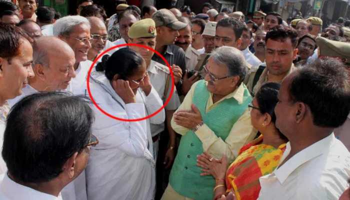...तो इसलिए UP के वित्त मंत्री के सामने राज्य मंत्री गुलाब देवी ने कान पकड़कर कहा 'SORRY' ...तो इसलिए UP के वित्त मंत्री के सामने राज्य मंत्री गुलाब देवी ने कान पकड़कर कहा 'SORRY'