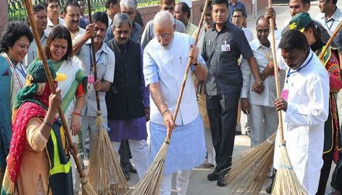 शनिवार को पीएम मोदी शुरू करेंगे 'स्वच्छता ही सेवा' मुहिम, देश की कई नामचीन हस्तियां भी करेंगी योगदान शनिवार को पीएम मोदी शुरू करेंगे 'स्वच्छता ही सेवा' मुहिम, देश की कई नामचीन हस्तियां भी करेंगी योगदान