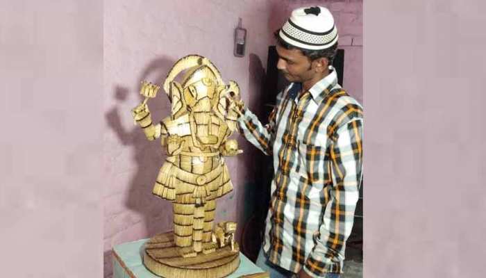 गुजरातः मुस्लिम युवक ने माचिस की 12 हजार तीलियों से बनाई गणपति की अनोखी मूर्ति गुजरातः मुस्लिम युवक ने माचिस की 12 हजार तीलियों से बनाई गणपति की अनोखी मूर्ति