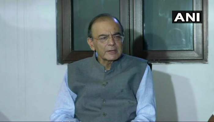 गिरते रुपये, बढ़ते चालू खाता घाटे को काबू में रखने के लिए गैर-जरूरी आयात पर लगेगी पाबंदी गिरते रुपये, बढ़ते चालू खाता घाटे को काबू में रखने के लिए गैर-जरूरी आयात पर लगेगी पाबंदी