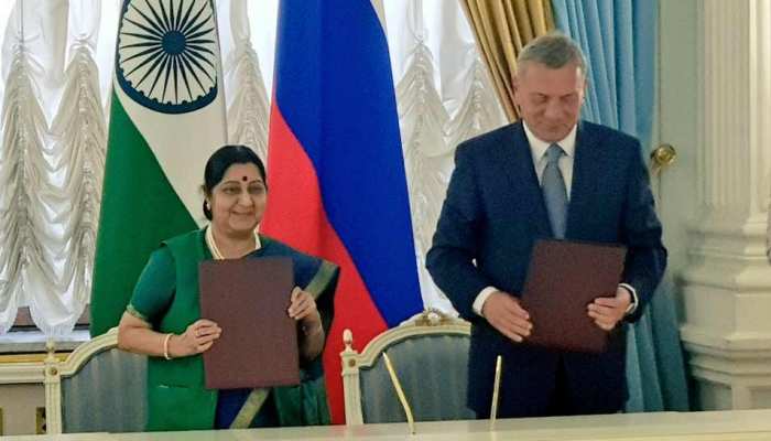 मॉस्को: भारत और रूस ने मिलाया हाथ, तय किया दोतरफा 50 अरब डॉलर का निवेश लक्ष्य मॉस्को: भारत और रूस ने मिलाया हाथ, तय किया दोतरफा 50 अरब डॉलर का निवेश लक्ष्य
