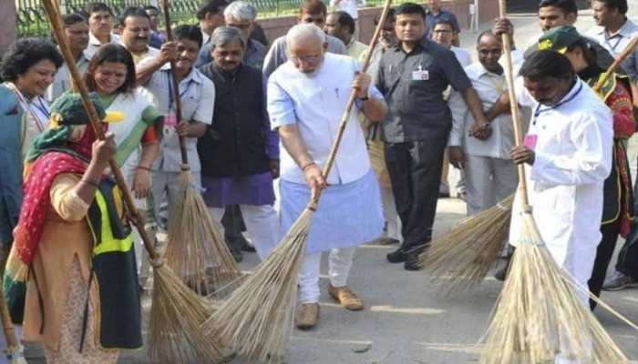 पीएम मोदी आज करेंगे 'स्वच्छता ही सेवा आंदोलन' का आगाज, गांधी जयंती तक चलेगा अभियान पीएम मोदी आज करेंगे 'स्वच्छता ही सेवा आंदोलन' का आगाज, गांधी जयंती तक चलेगा अभियान