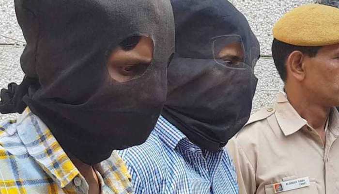 दिल्ली में लड़की की पिटाई मामले में वीडियो बनाने वाला भी गिरफ्तार दिल्ली में लड़की की पिटाई मामले में वीडियो बनाने वाला भी गिरफ्तार